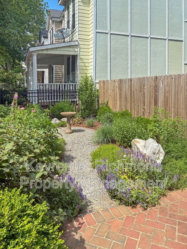Building Photo - 615 S Laurel St
