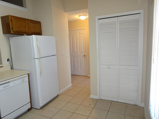 Building Photo - 2411 Talmadge Dr