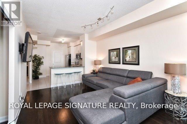 Photo du bâtiment - 215 Sherway Gardens Rd