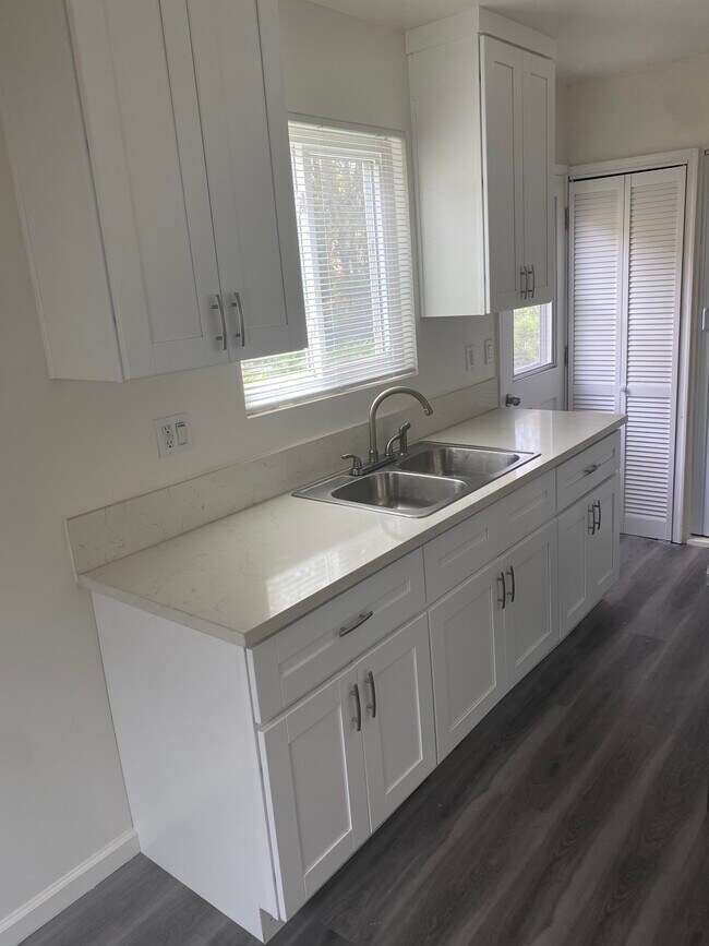 Building Photo - 1248 Princeton St