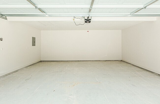 Building Photo - COMING SOON!!! 11/1/2024  3 Bed/2 Bath Hom...