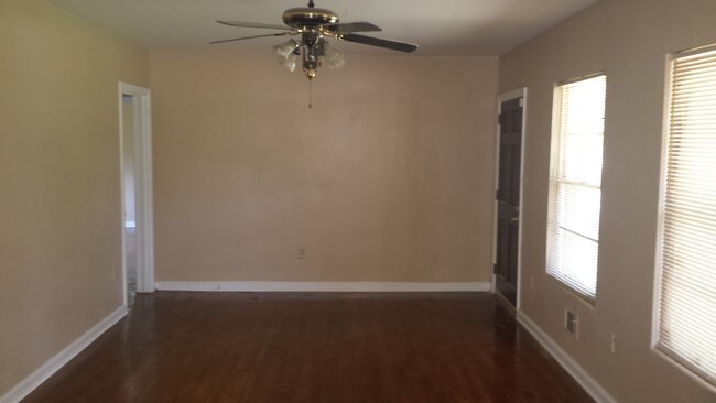 Sala de estar - 1708 12th Ave