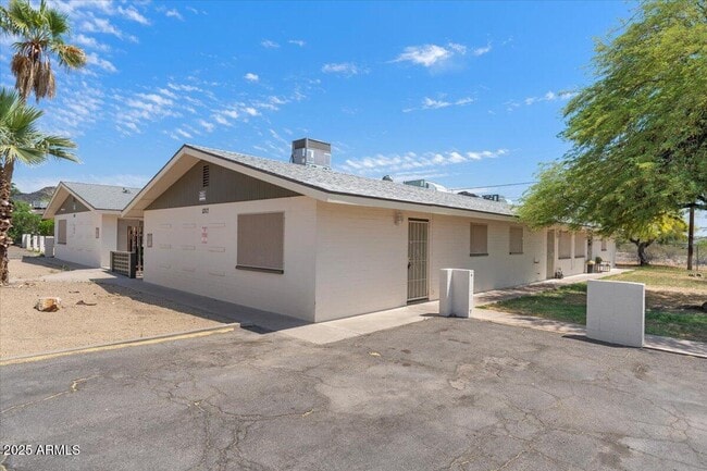 Building Photo - 1321 E Carol Ave