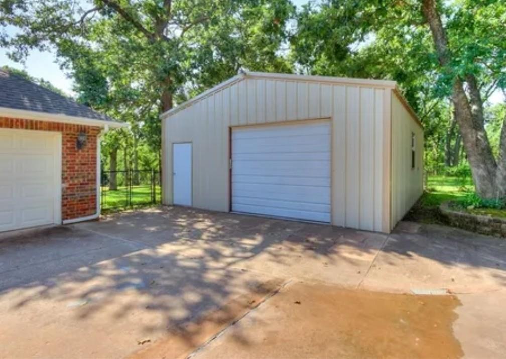 Building Photo - 1590 Deerwood Tr
