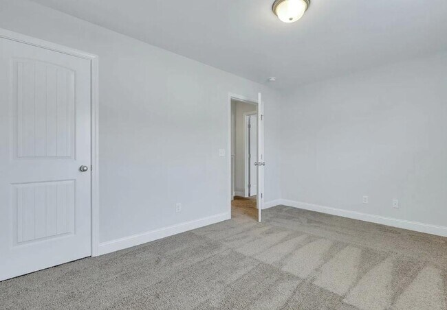 Foto del edificio - 3-bedroom, 2.5-bathroom Townhouse