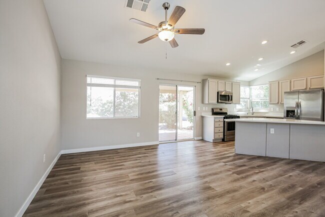 Foto del edificio - 2801 Lava Rock Ave