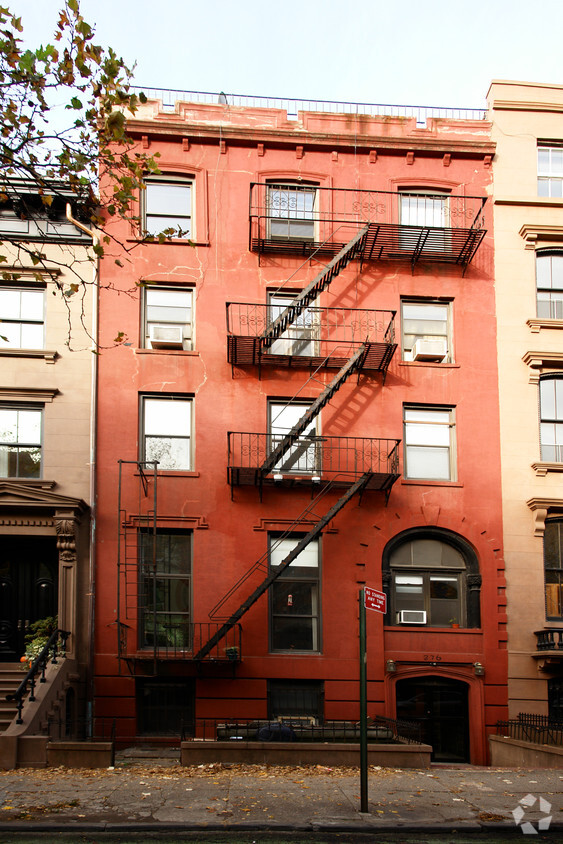 Building Photo - 276 Henry St