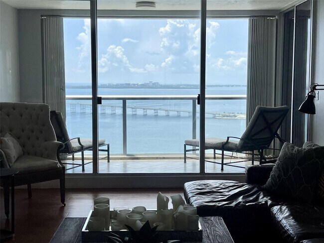 Building Photo - 1541 Brickell Ave
