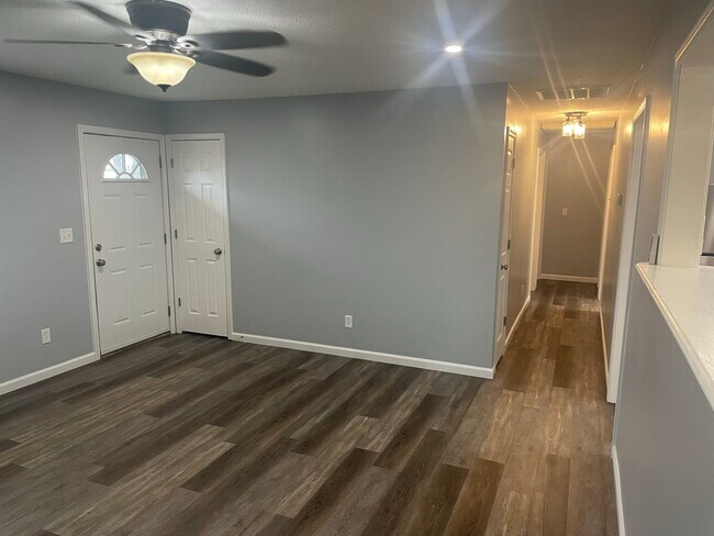 Foto del edificio - 1812 Briarwood Dr