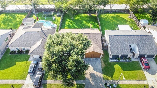 Foto del edificio - 2406 Pilgrims Bend Dr