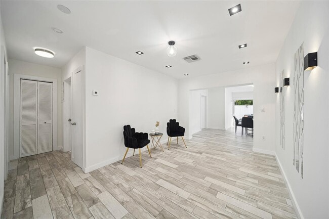 Foto del edificio - 6470 Franklin St