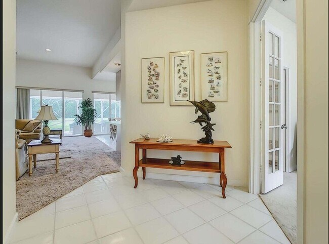 Building Photo - 8533 SE Palm Hammock Ln