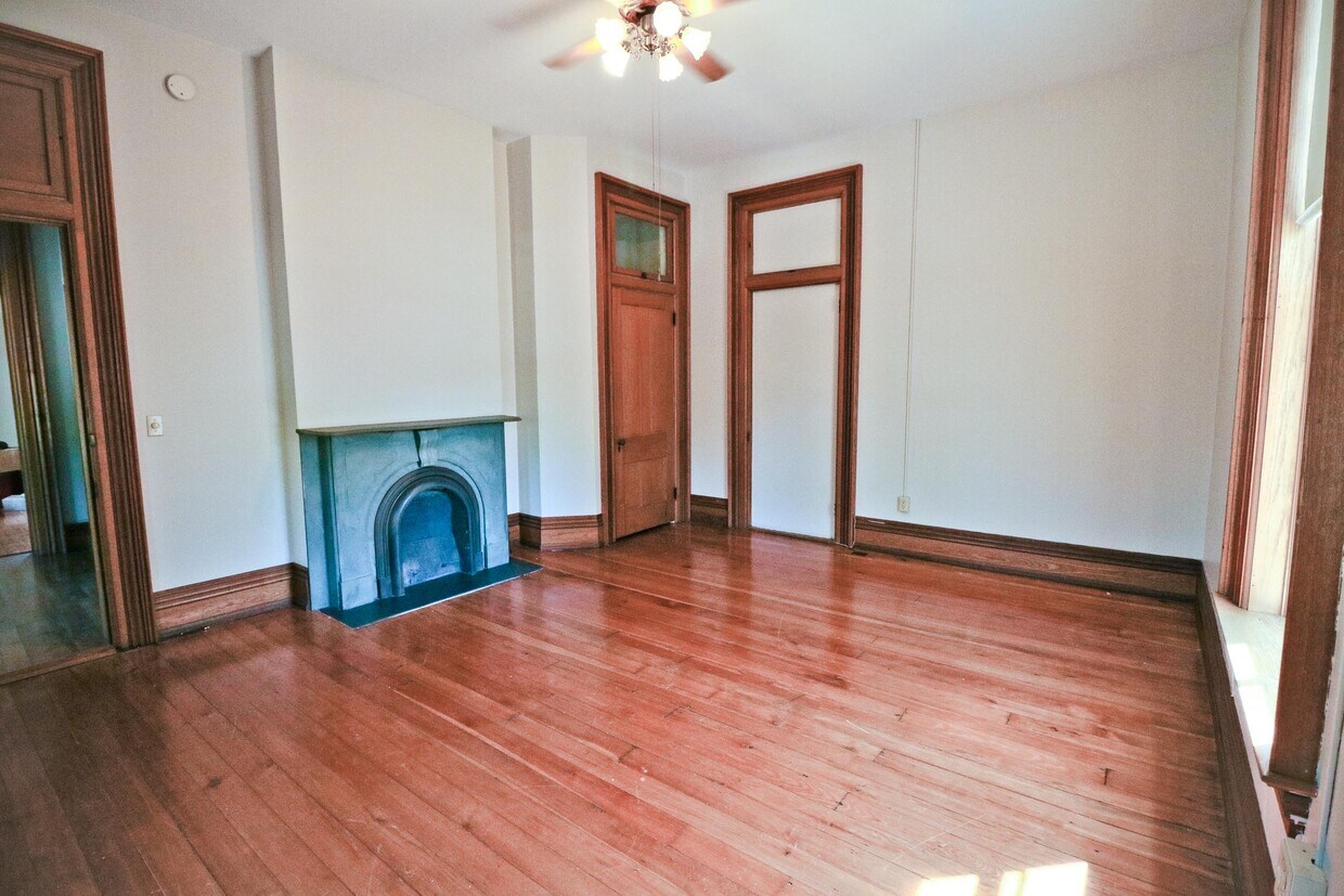 Primary Photo - 453 S 9th St