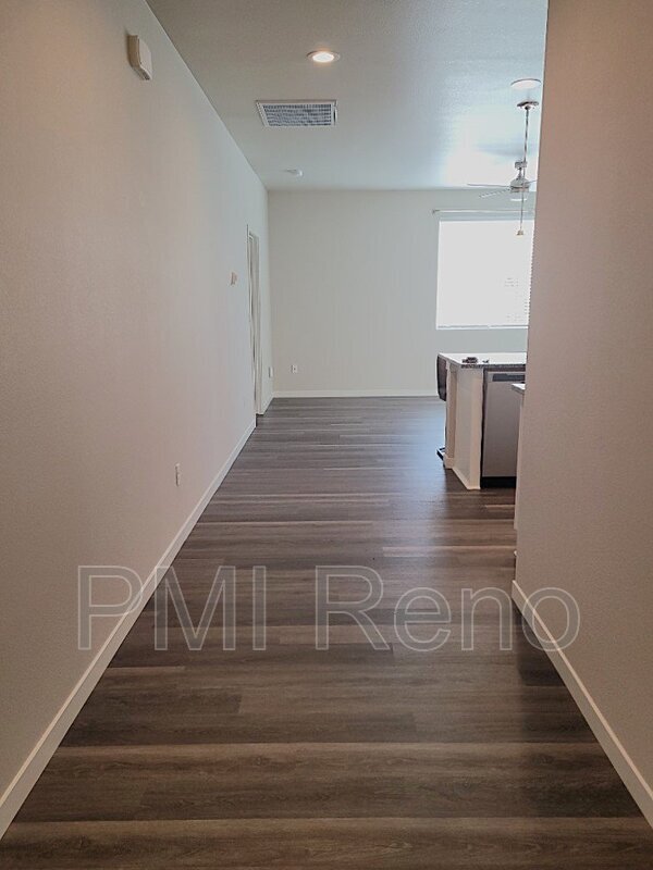 Foto del edificio - 1520 Golf Ct