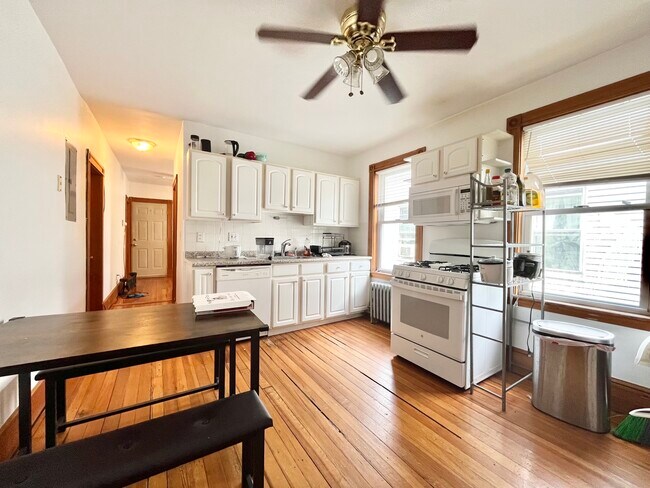 Building Photo - 45 Litchfield St