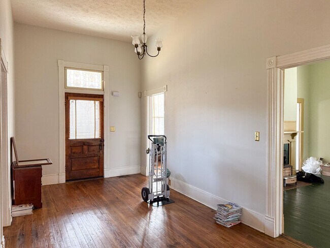 Foto del edificio - 2 bed/ 2 bath downtown home!