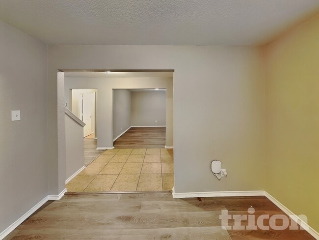 Building Photo - 834 Smokey Oak Dr