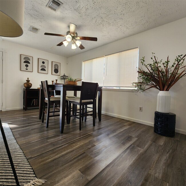 Foto del edificio - 3622 Fiddlers Green Dr