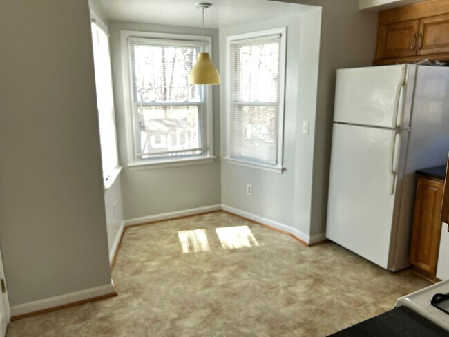 Building Photo - Charming Colonial Close to METRO, Parks, &...