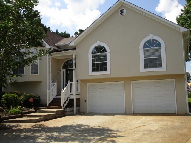 Primary Photo - 1097 Trestle Drive