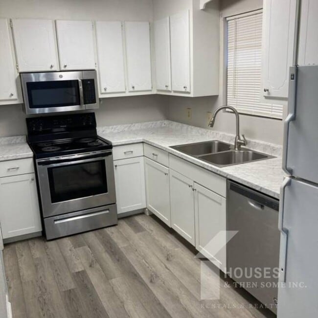 Building Photo - 3/B Jonquil Ln