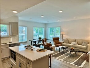 Building Photo - Aria Idlewild