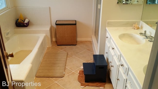 Building Photo - 4 br, 3 bath House - 904 Via Zumaya