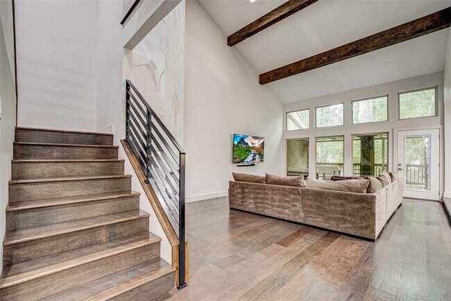 Building Photo - 9111 Briar Forest Dr