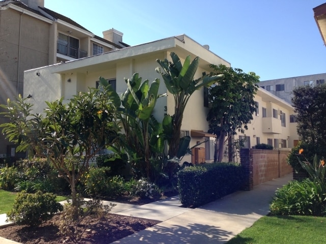 Building Photo - 3755 Mentone Ave