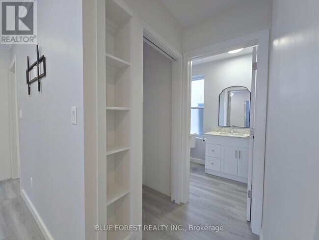 Building Photo - 213 Furnival Rd