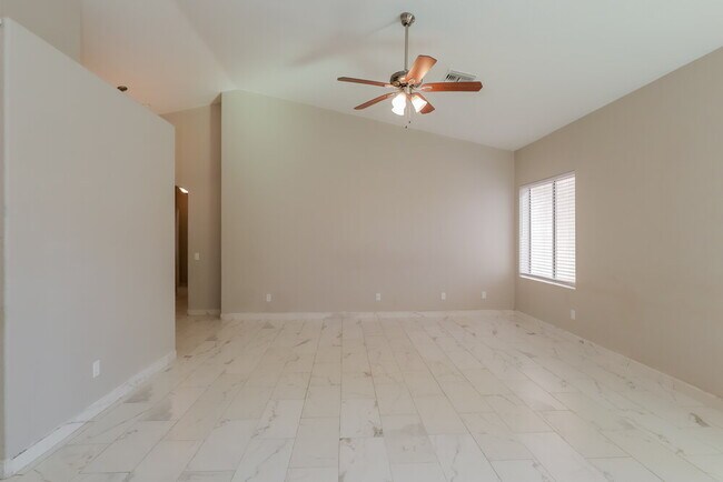 Foto del edificio - 10132 E Paseo San Bernardo