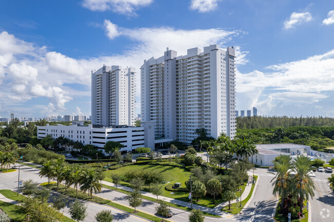 Building Photo - Biscayne Landing