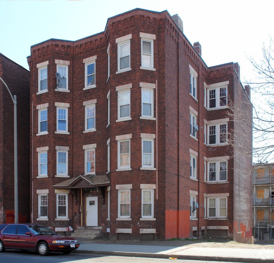 Fotografía del edificio - 446 Maple St