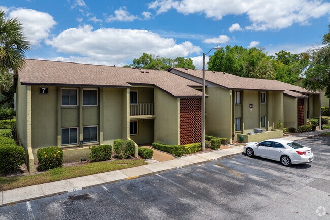 1 Escondido CIR Altamonte Springs, FL 32701 - Escondido Condominiums