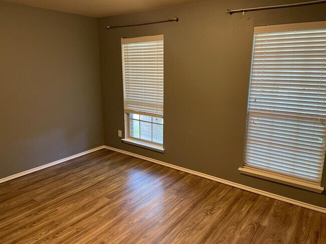 Foto del edificio - 3105 Emory Oak Way