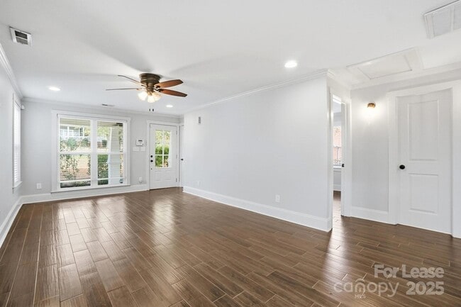 Building Photo - 2830 Hilliard Dr