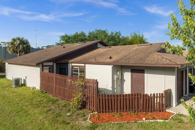 Foto del edificio - 10001 Bynum Ct