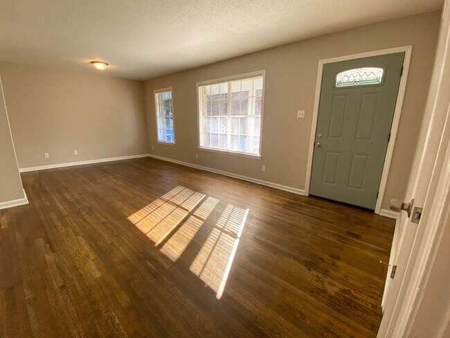 Photo - 3 bed, 2 bath near Yale and Raleigh Millington Rd in Raleigh / $500 gift card offer with 12/31/25... House