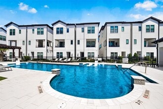 Building Photo - 2812 Grand Fountains Dr