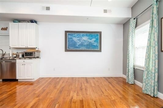 Foto del edificio - 44 Bryant Ave