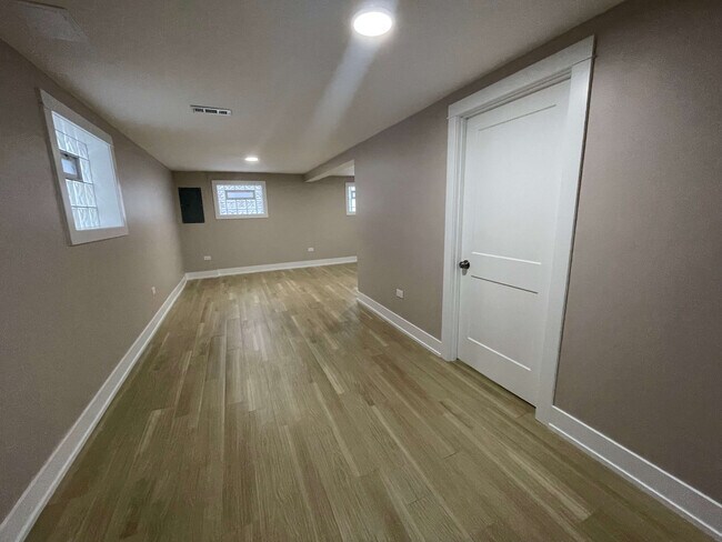 Foto del edificio - 8511 Parkside Ave