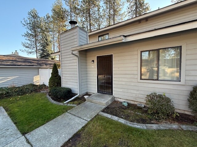 Foto del edificio - 623 E Whispering Pines Ln