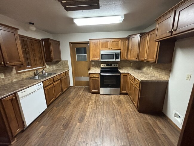 Building Photo - 504 Holbrook Cir