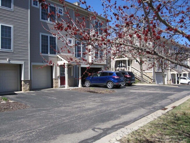 Building Photo - 1022 Bluestem Ln
