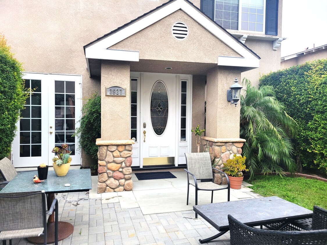 3927 Farquhar Ave, Los Alamitos, CA 90720 Townhome Rentals in Los