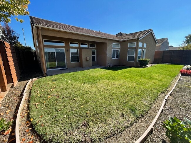 Building Photo - 1621 Linnea Ln
