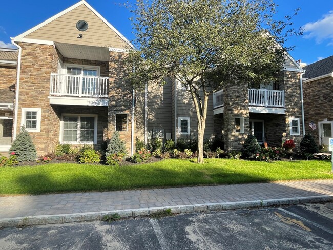 Building Photo - Fairfield Townhouses At Holbrook