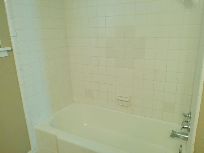 Building Photo - 10609 Kingwood Dr