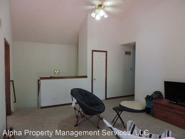 Building Photo - 3 br, 3 bath House - 704 Brookside Dr
