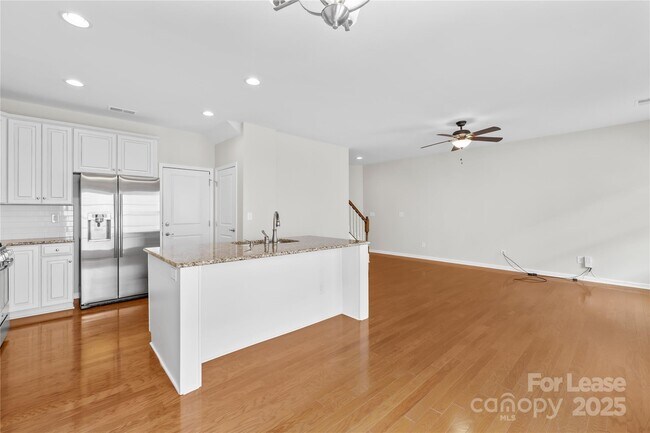 Foto del edificio - 7433 White Elm Ln